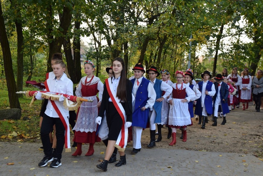 Szkolne święto z nowym sztandarem [FOTO] 