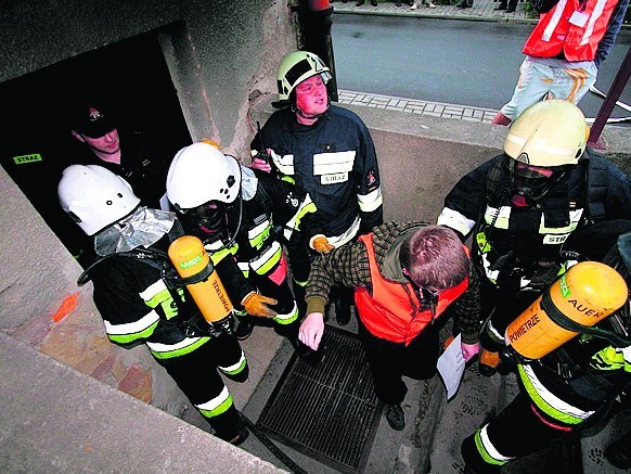 Strażacy obawiają się, że kolejne nocne podpalenie może zakończyć się tragedią