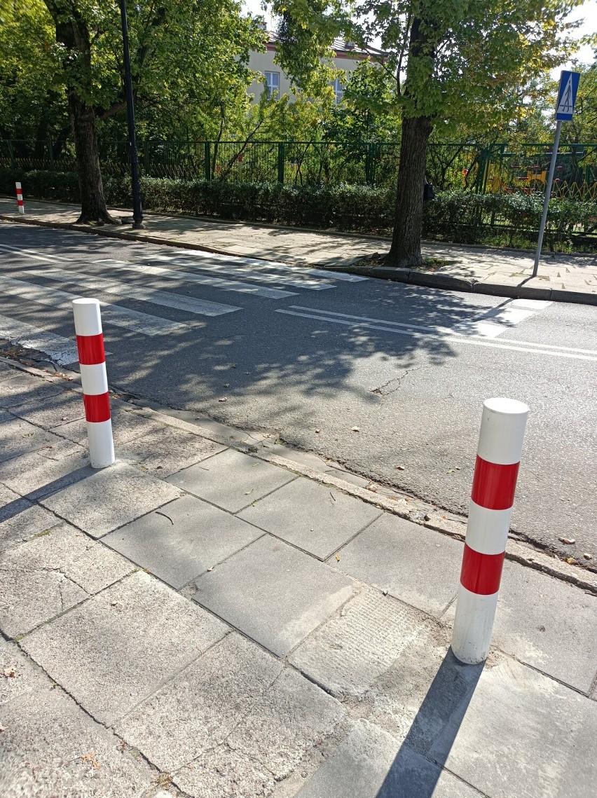 Problem z miejscami parkingowymi przy Miejskim Przedszkolu nr 33 w Płocku