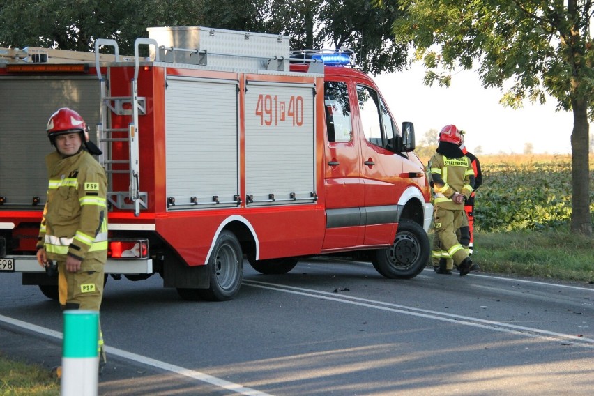 AKTUAZLIZACJA: Zderzenie 3 aut na DK 15. Kobieta trafiła do szpitala [ZDJĘCIA]
