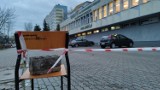 Zamknięto parking przed filią UJK w Piotrkowie. Teren zagrodzono taśmą. Mieszkańcy pobliskich wieżowców oburzeni [ZDJĘCIA]