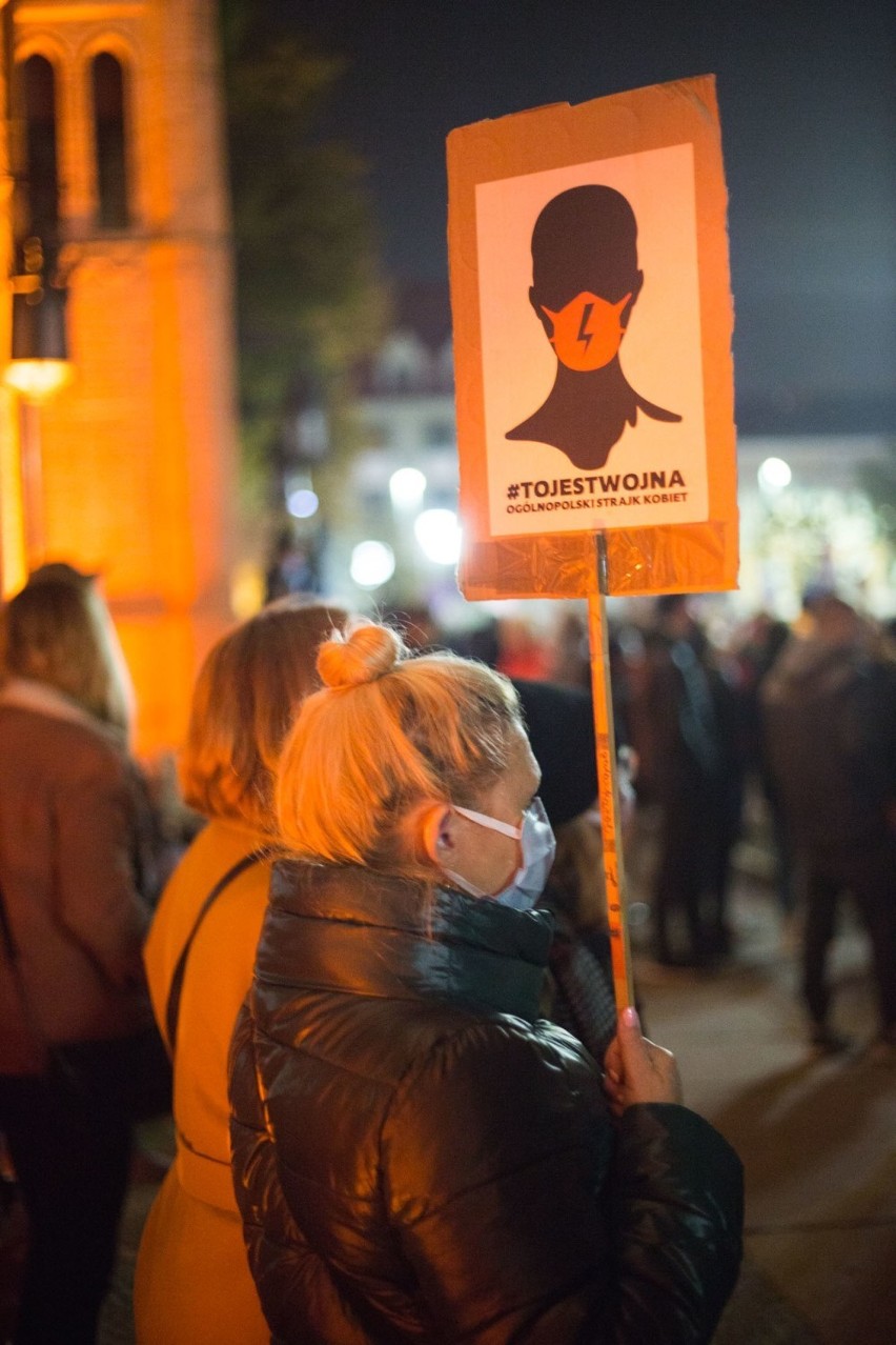 Strajk Kobiet w Słupsku. Kolejny dzień protestów na ulicach miasta [ZDJĘCIA, WIDEO]