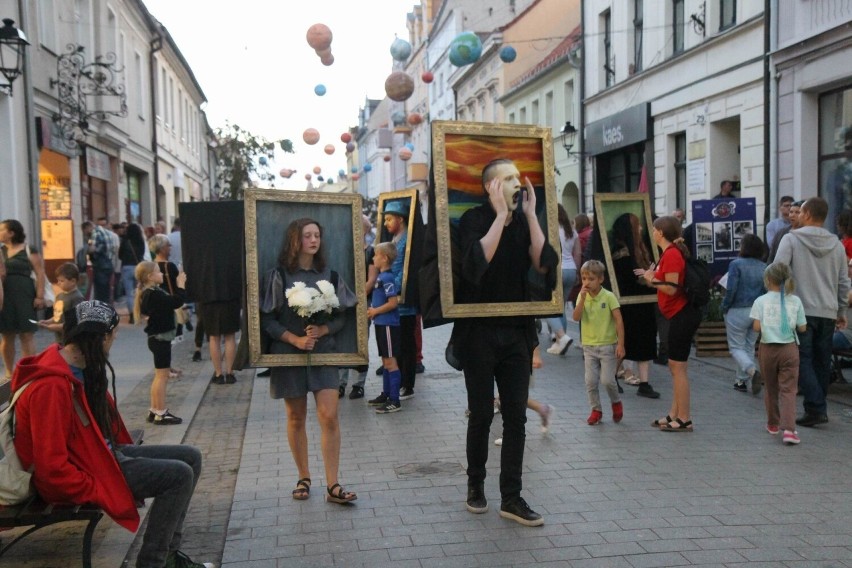 Happening żywych obrazów w Chełmnie - w ramach Perspektywy -...