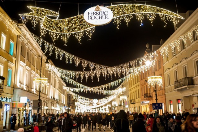 Jeżeli jeszcze nie wybraliście się na spacer szlakiem świątecznej iluminacji, to ostatnia okazja w tym sezonie. Dekoracje znikną ze stołecznych ulic 28 stycznia.