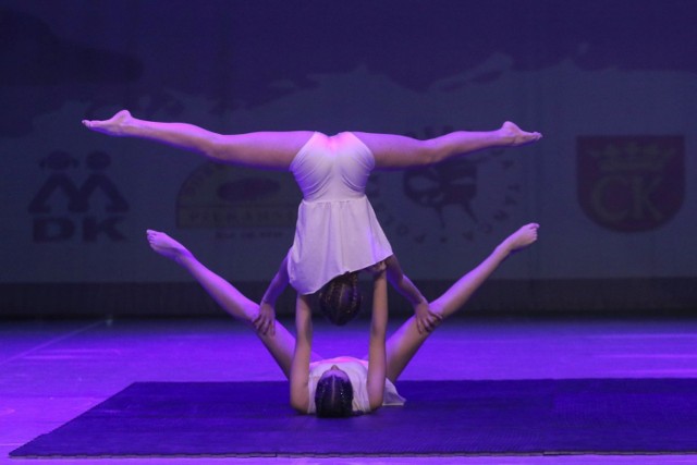 Około 600 tancerzy i gimnastyków wzięło udział w Ogólnopolskim Festiwalu Tańca i Sztuki Cyrkowej, który miał miejsce w niedzielę w Kieleckim Centrum Kultury.