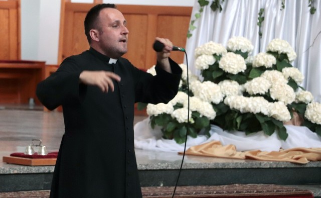 Ks. Jakub Bartczak, znany raper katolicki, w kościele pw. Podwyższenia Krzyża Świętego  w Grudziądzu. Zobacz zdjęcia>>>>