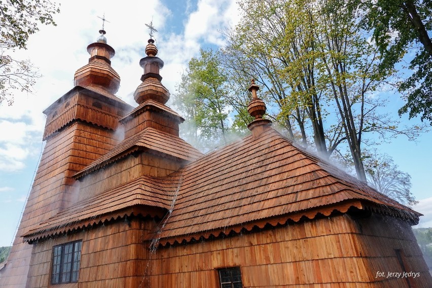 Najstarszą cerkiew w Karpatach chroni już system fog
