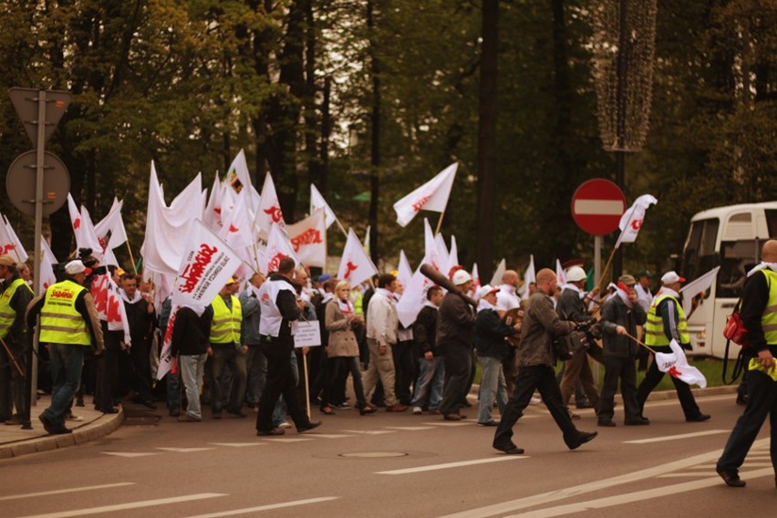 Strajk górników.Jaworzno,ul Grunwaldzka.
27.04.2011