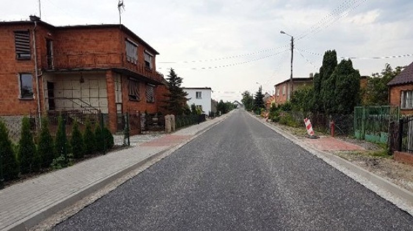 Wyremontowali 800-metrowy odcinek gminnej drogi w Żbikach
