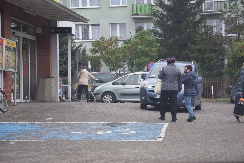 Godziny dla seniorów w Skierniewicach. Jak przestrzegamy ograniczeń [ZDJĘCIA]