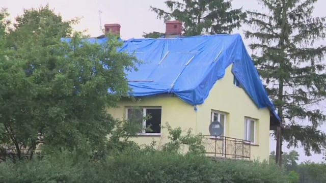 Zerwany dach w miejscowości Borek, pow. bocheński.