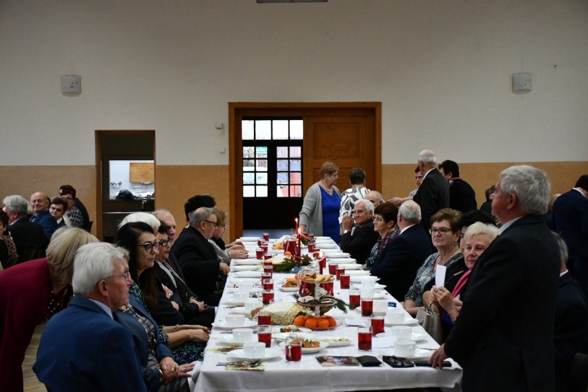 Wolsztyn: członkowie koła związku emerytów, rencistów i inwalidów w Buczu (gm. Przemęt) spotkali się na opłatku