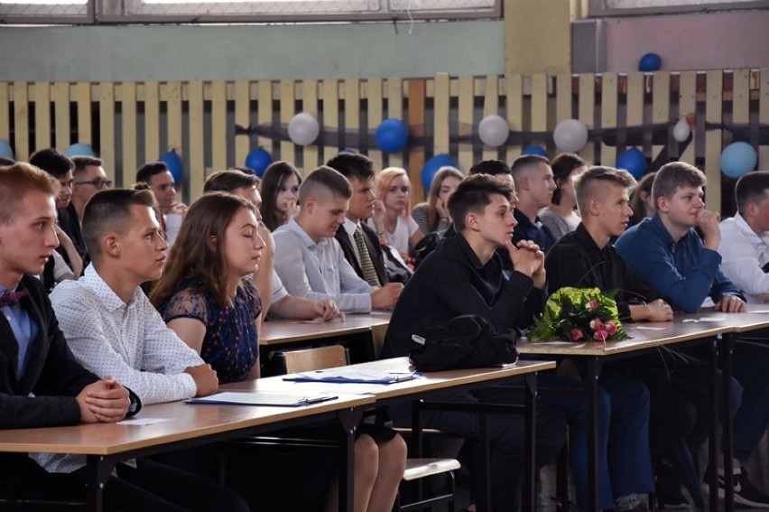 Zakończenie Roku Szkolnego w Legnicy, to już wakacje [ZDJĘCIA]