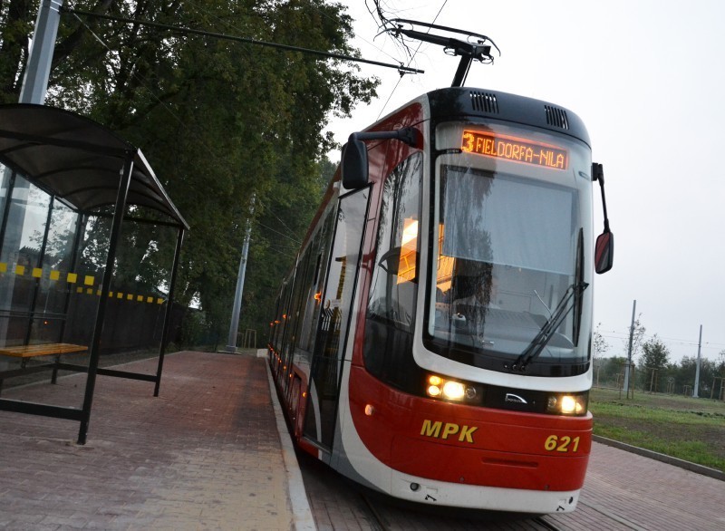 Nowa linia tramwjowa zamiast ułatwić mieszkańcom poruszanie się po mięście, sparaliżowała ruch