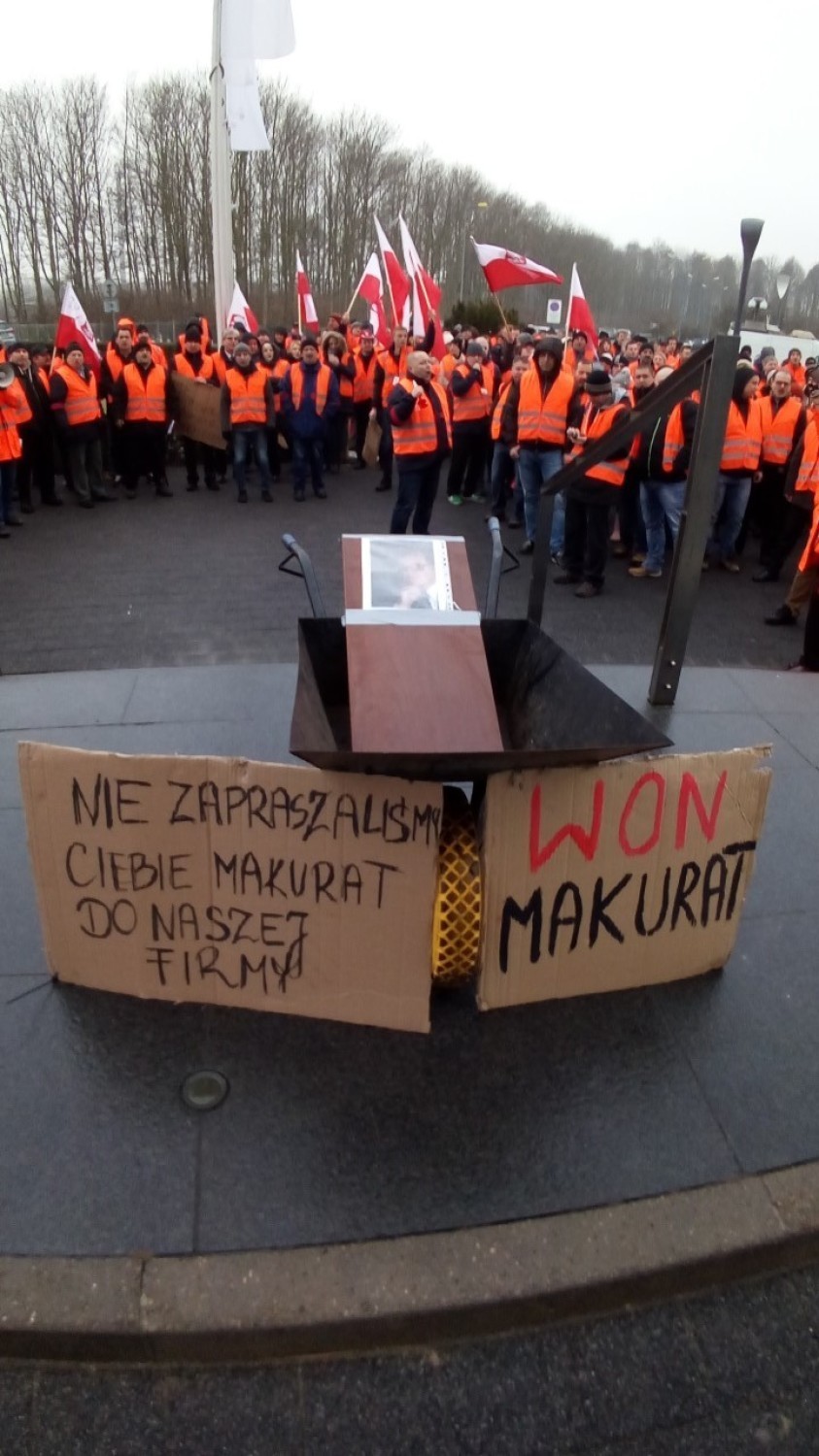 Protest spółki Lotos Kolej. Związkowcy czekają na decyzję zarządu [ZDJĘCIA, WIDEO]