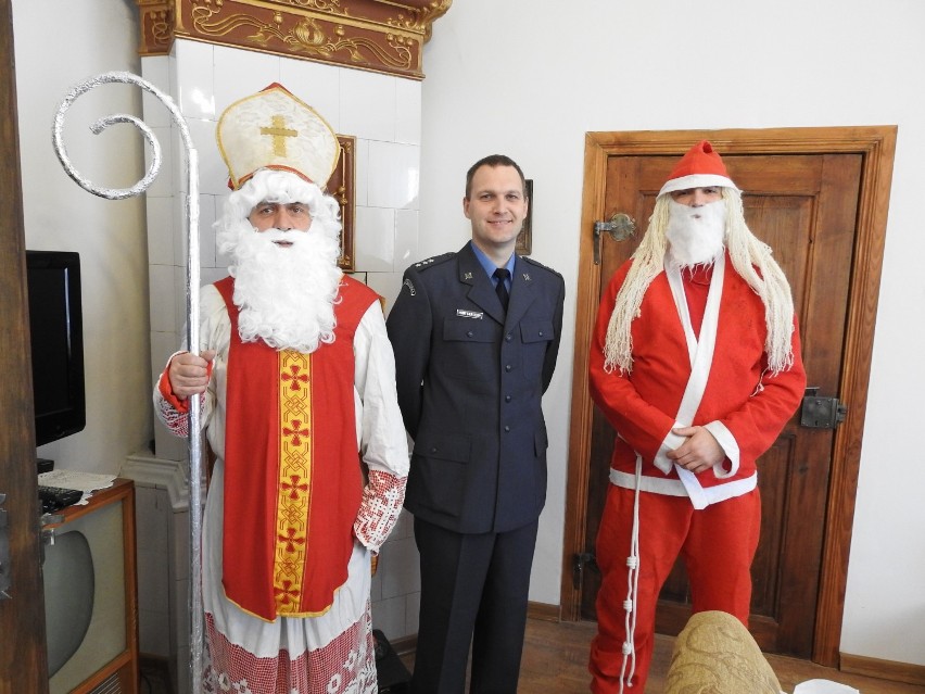 Zakład Karny w Kwidzynie. Funkcjonariusze i osadzeni w mikołajkowej trasie [ZDJĘCIA]