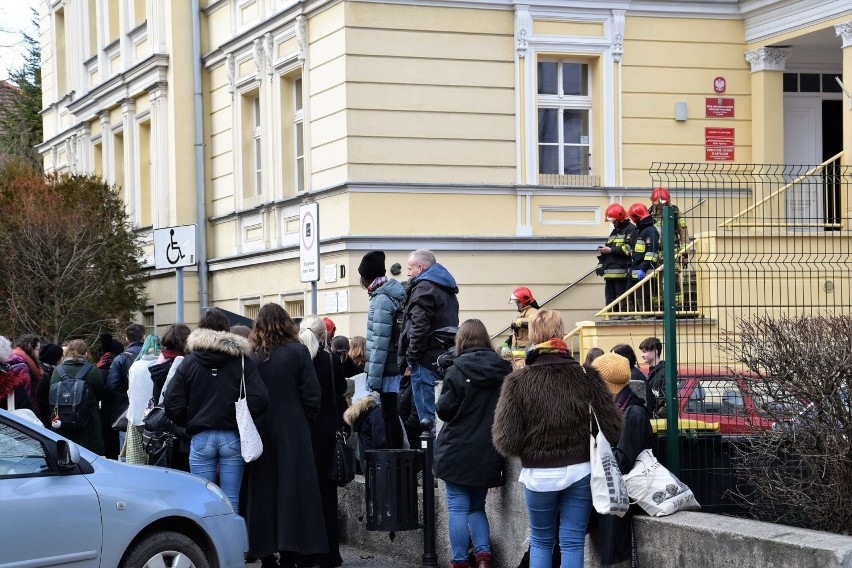 Ewakuacja szkoły plastycznej w Opolu