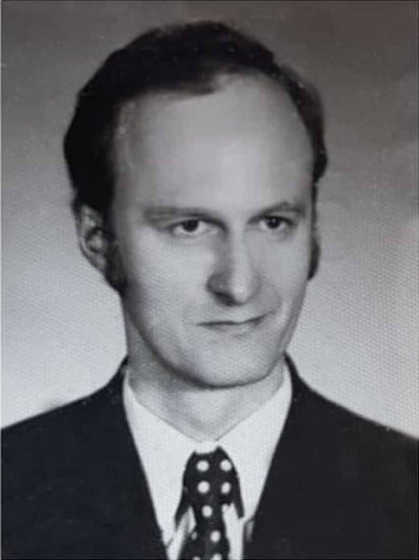W latach 1964-73 był nauczycielem fizyki w I Liceum...