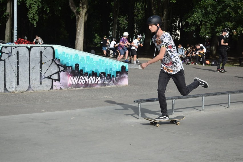 Gorzów na skateparku - zobacz jakie ekstremalne piruety można wykręcić na rowerze, deskoralce i hulajnodze 