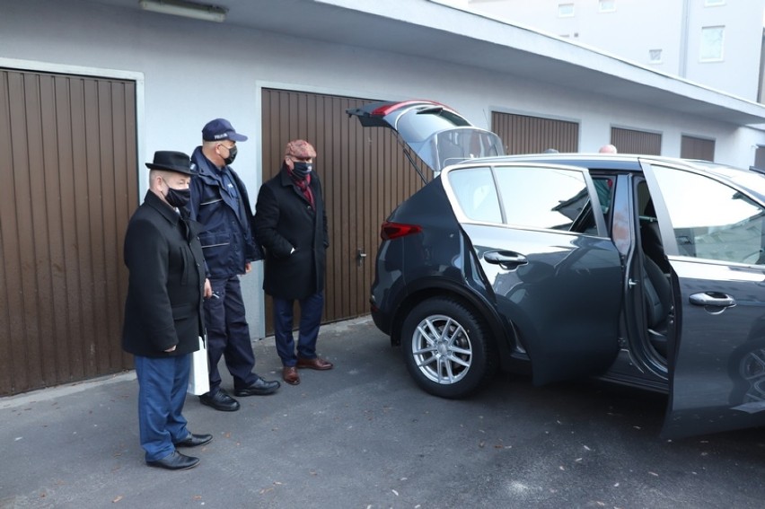 Nowy radiowóz dla krotoszyńskich policjantów [ZDJĘCIA]  