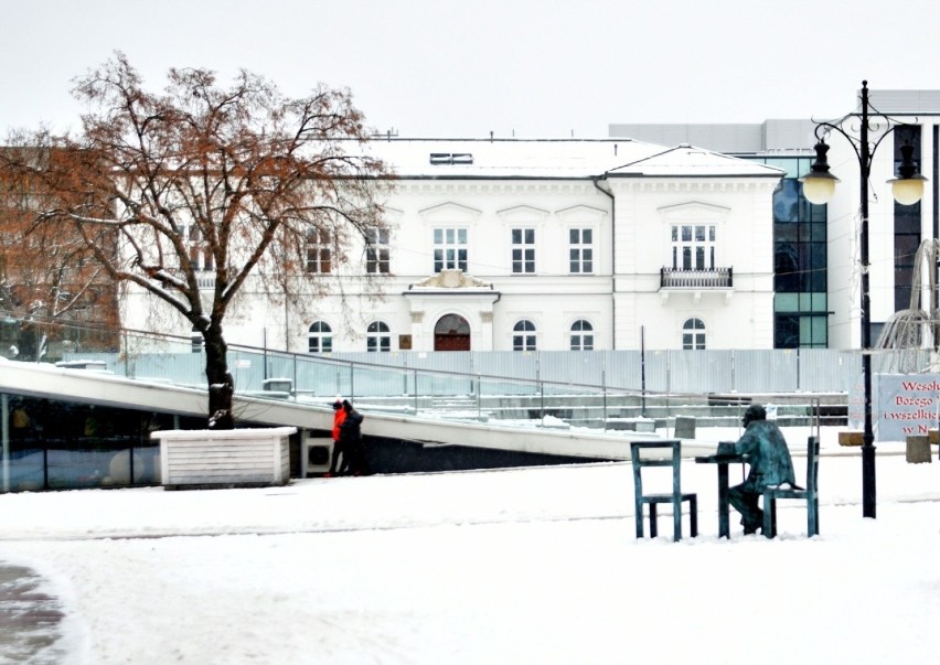 Zima w Radomiu trwa. Z dużej ilości śniegu najbardziej...