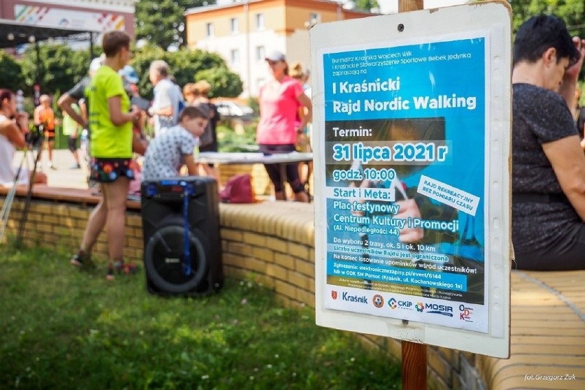 Poszli z kijkami do lasu. Za nami I Kraśnicki Rajd Nordic Walking. Zobacz zdjęcia