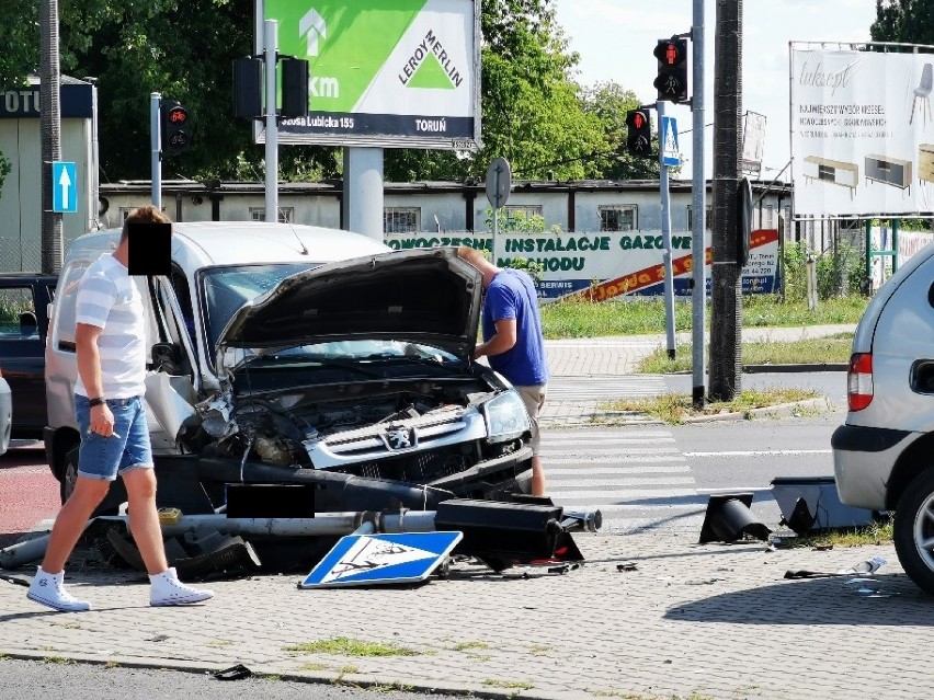 Cztery osoby w szpitalu, dwa uszkodzone auta i sprzątnięty...