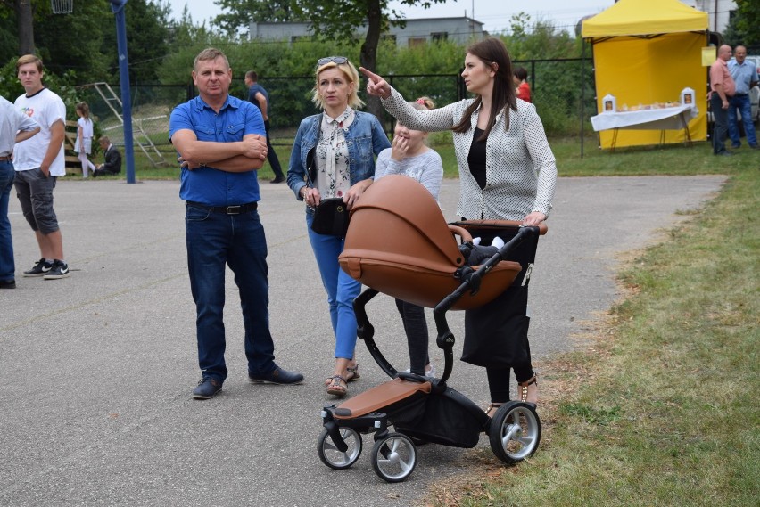 Dożynki gminne w Starej Kamionce. Rolnicy dziękowali za plony, ludzie się bawili, a kandydaci... zabiegali o głosy (zdjęcia)  