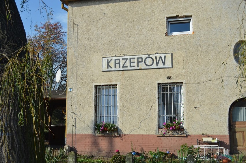 Remont peronów na stacji PKP w Krzepowie 