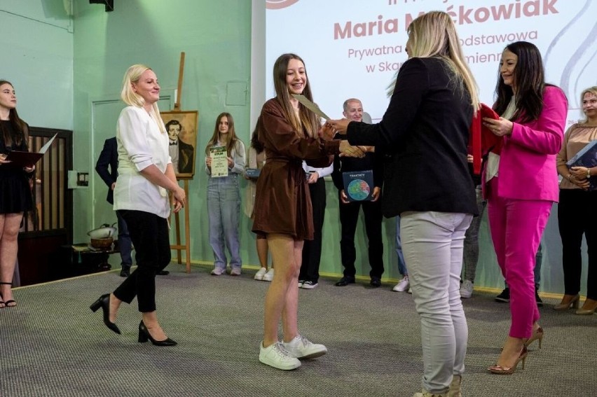 Gala wręczenia nagród w konkursach wojewódzkich w I Liceum w Skarżysku-Kamiennej. Zobacz zdjęcia