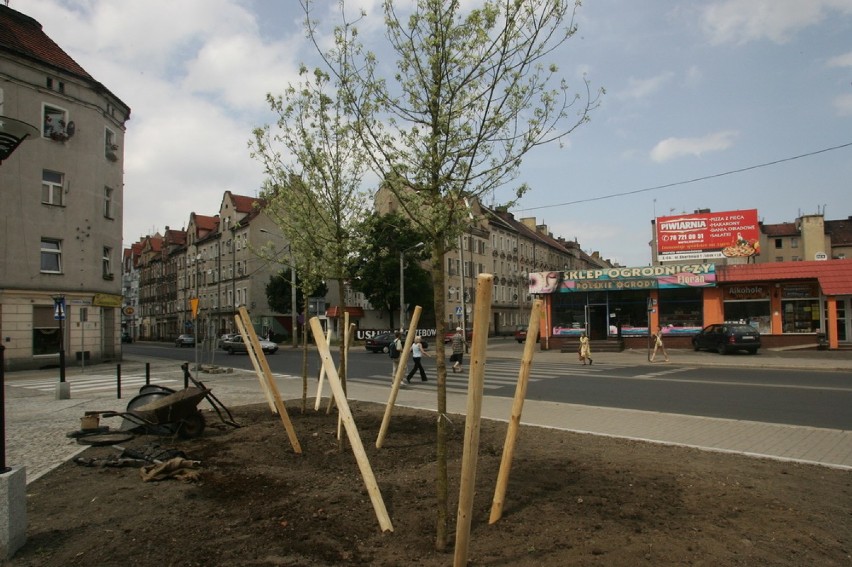 Przebudowa Placu Sybiraków w Legnicy dobiega końca (ZDJĘCIA)