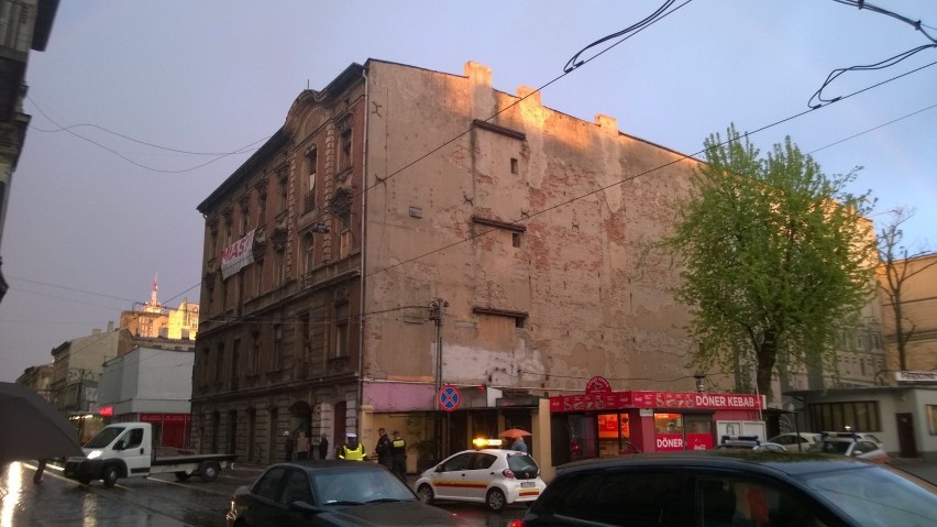Kolejna kamienica grozi zawaleniem. Pękła ściana budynku przy Zielonej w Łodzi [ZDJĘCIA] 