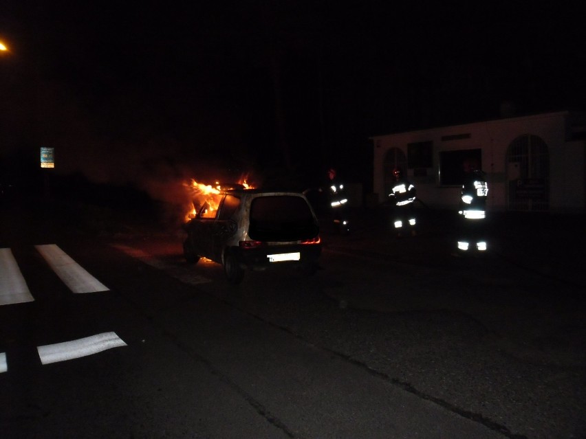 Pożar samochodu w Jarocinie: Na ul. Niepodległości palił się...