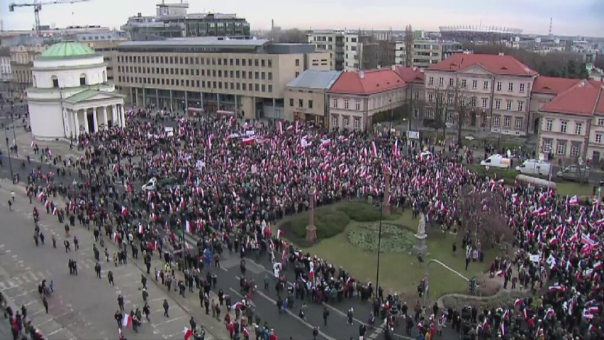 MARSZ PiS W OBRONIE DEMOKRACJI na ulicach Warszawy [zdjęcia, wideo]