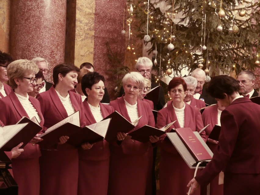 W pałacu w Lubostroniu zaśpiewał chór im. św. Jana Pawła II z Szubina [zdjęcia, wideo]