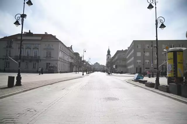 Puste ulice Warszawy podczas Świąt Wielkanocnych 2024