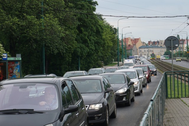 Na wyjeździe z Bydgoszczy tworzą się olbrzymie korki.