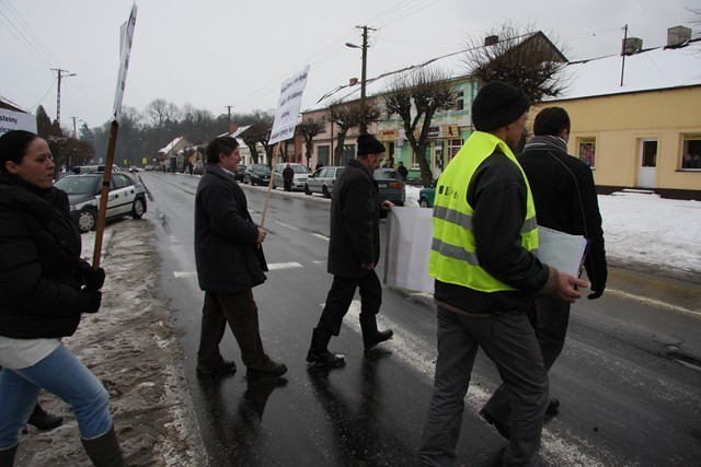 Grodziec. Blokada drogi w obronie szkół w Lipicach i Biskupicach