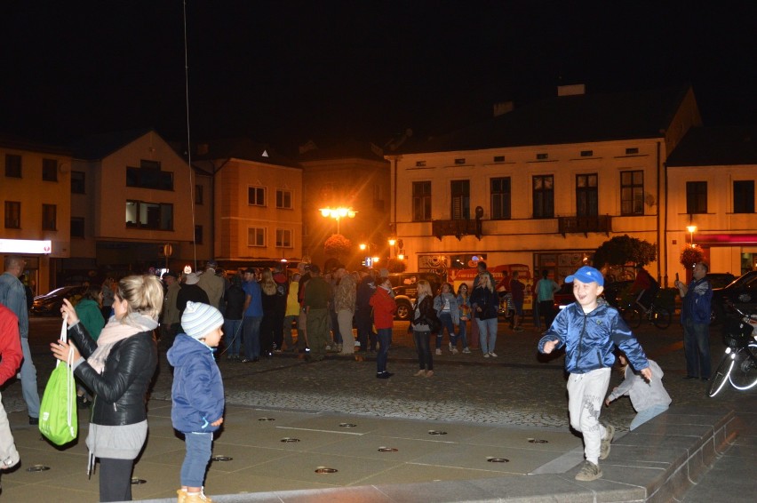 Trwa II Fiesta Balonowa o Puchar Prezydenta Miasta Skierniewic. Pokazy ogniowe przyciągnęły tłumy [ZDJĘCIA]