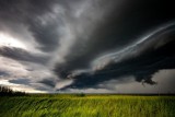 Nadciągają gwałtowne burze z gradem. W tych regionach będzie szczególnie niebezpiecznie