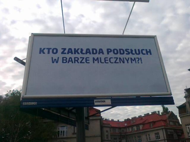 tajemnicze billboardy na ulicach warszawy