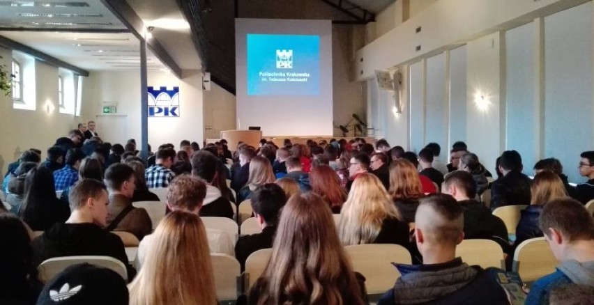 Dzień otwarty Politechniki Krakowskiej. Tłumy maturzystów na uczelni