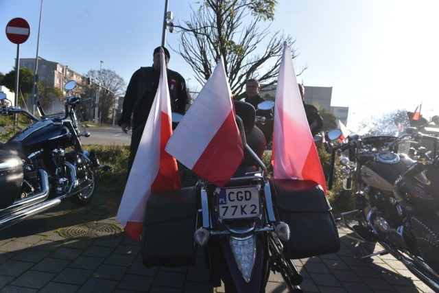 W dniu 11 listopada, Toruń zamienił się w arenę emocji, dumni narodowej i mocnych dźwięków motocyklowych podczas MotoParady Niepodległości