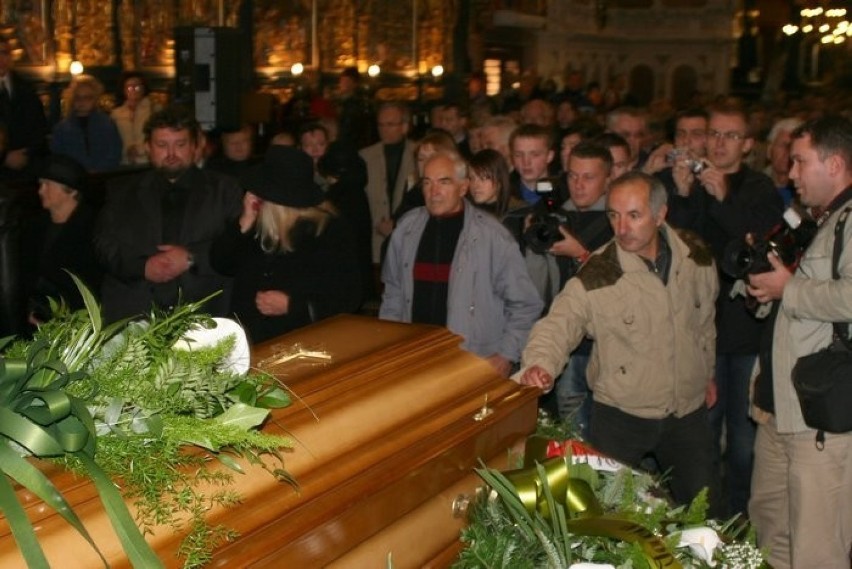 Pogrzeb Marka Grechuty, przyjaciele i wielbiciele...