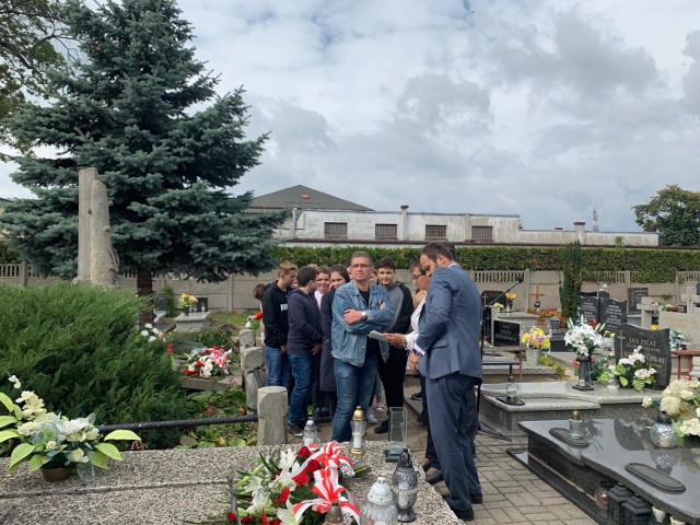 Uroczystości poświęcone pamięci powstańców styczniowych na cmentarzu w Poddębicach