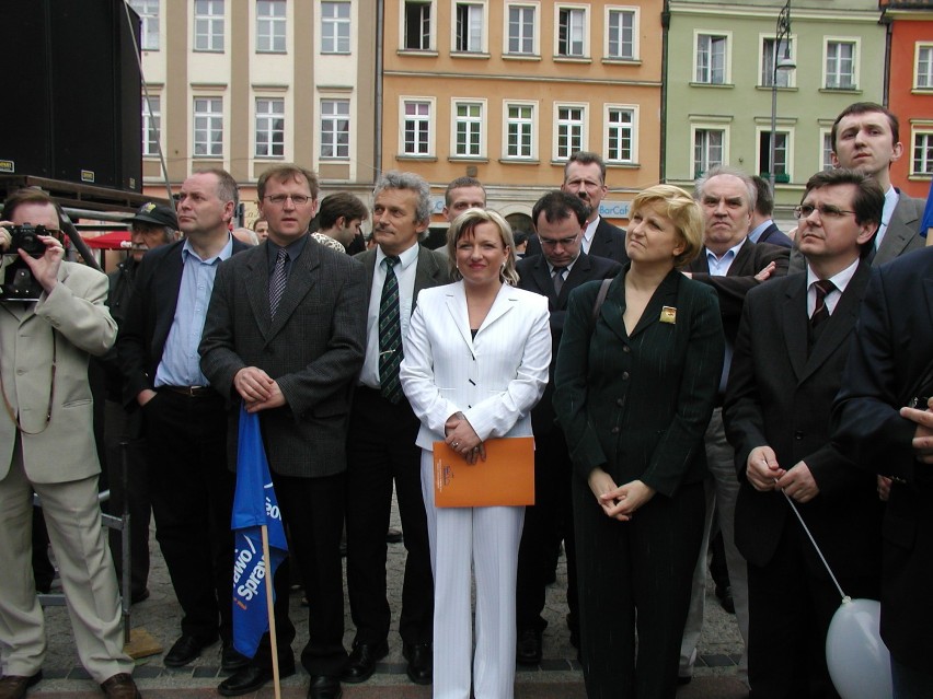 2005 rok. Beata Kempa podczas kampanii wyborczej we...
