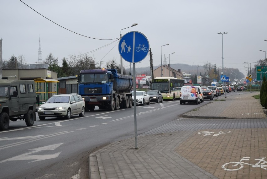 Chełm. Utrudnienia na ul. Lubelskiej, drogowcy kładą asfalt 