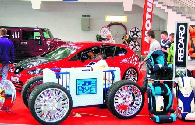 Organizatorzy Motor Show 2011 spodziewają się ponad 50 tys. odwiedzających, którzy obejrzą ekspozycję rozmieszczoną w czterech halach targowych