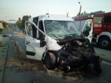 Zderzenie ciężarówki z busem w Staszowie. Są ranni