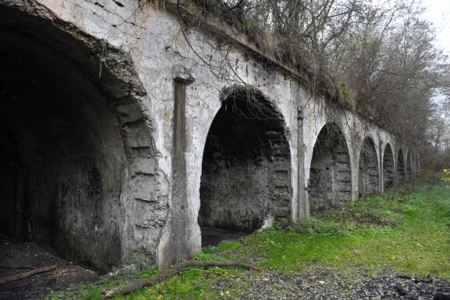 Twierdza Przemyśl to także fort V "Grochowce". Zobaczcie jak dziś wygląda ten obiekt na naszych zdjęciach i filmie.

Fort V "Grochowce" został wybudowany ok. 1882 - 1886 r. Położony jest na wzgórzu nieopodal wsi o tej samej nazwie.

Zobacz także:
 Twierdza Przemyśl: Fort I "Salis-Soglio" w Siedliskach
 Twierdza Przemyśl: Fort XIII "San Rideau" w Bolestraszycach
Twierdza Przemyśl: Fort VIII "Łętownia" w Kuńkowcach
 Twierdza Przemyśl: Fort XI "Duńkowiczki"
 Twierdza Przemyśl: Fort XII "Werner" w Żurawicy
Twierdza Przemyśl: Fort XV "Borek" w Siedliskach
